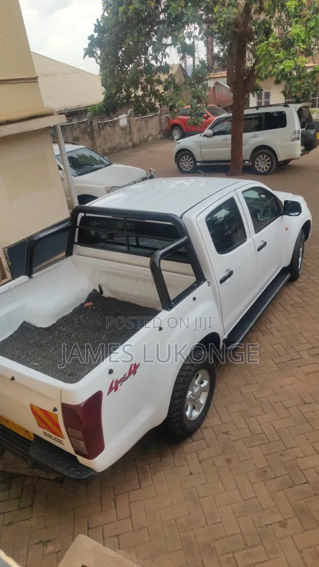 Isuzu D-MAX 2018 White - 1