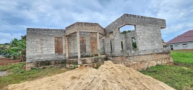 Urgent Sale: 5-Bedroom Shell House, Wamala Ziru - 1