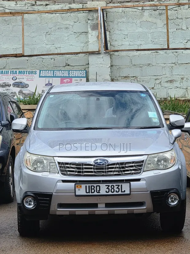 Subaru Forester 2010 Silver - 1
