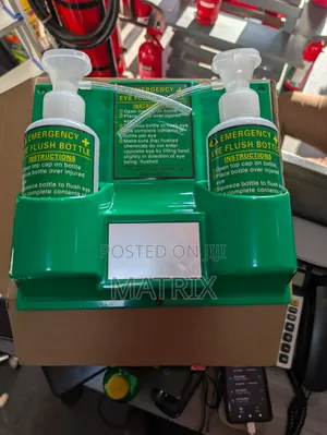Emergency Eye Flush Bottles - Wall Mounted