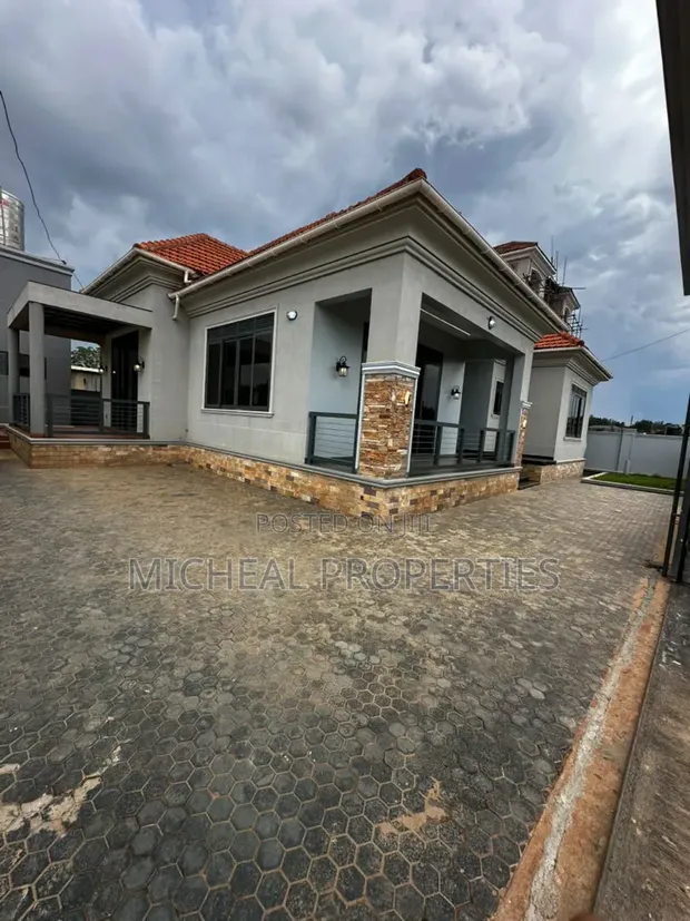 4 Bedroom House for Sale in Njeru Town, Wakiso - 1