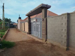 4 Bedroom Villa in Wakiso - Kitende Japan