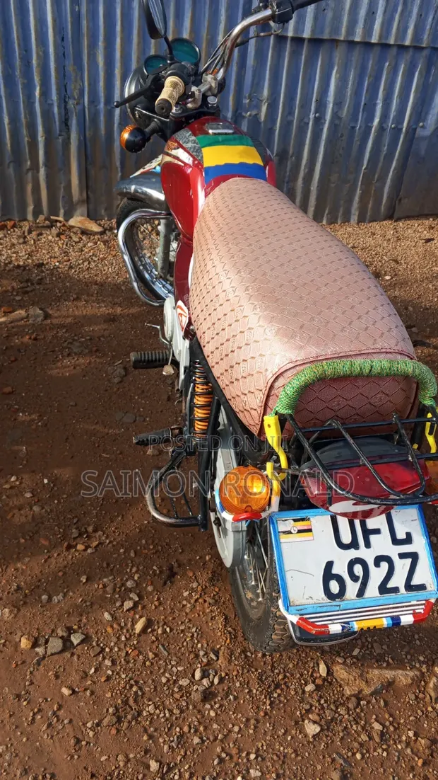 Bajaj Boxer 100 2018 Red - 1