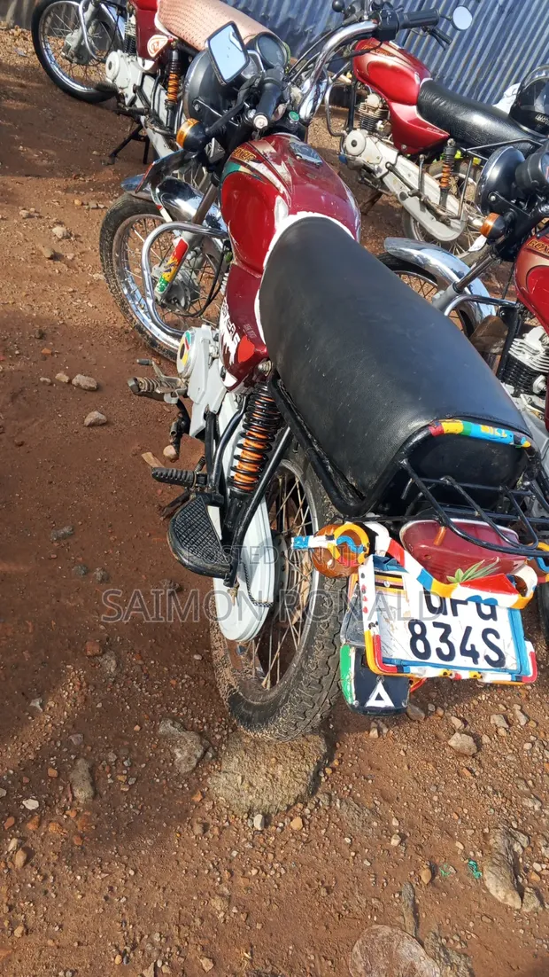 Bajaj Boxer 100 2018 Red - 1