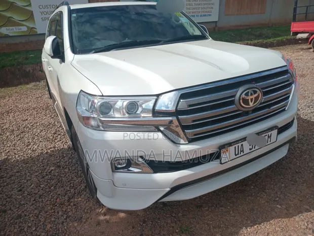 Toyota Land Cruiser 2017 White - 1