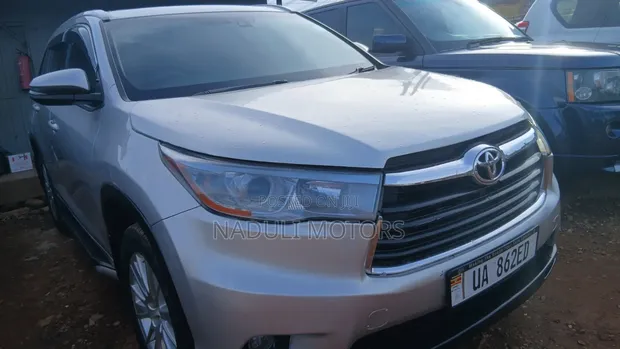Toyota Fortuner 2011 Silver - 1
