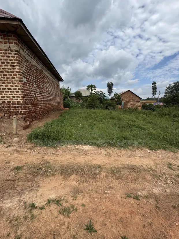 47x100ft Tarmac Road Plot at Kakoola-Kyabakadde for Sale - 1