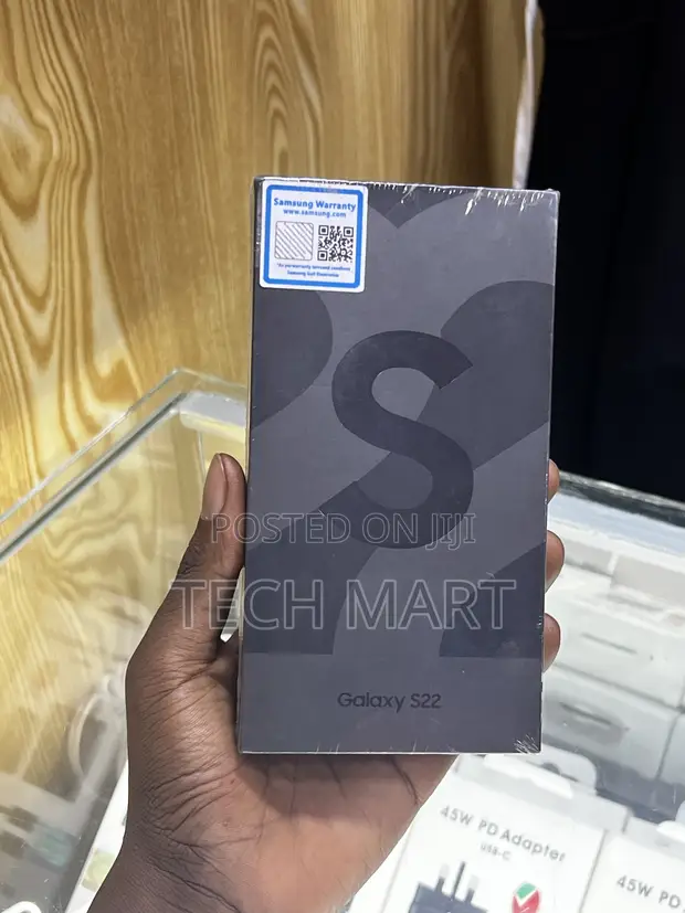 New Samsung Galaxy S22 5G 128GB Black - 1
