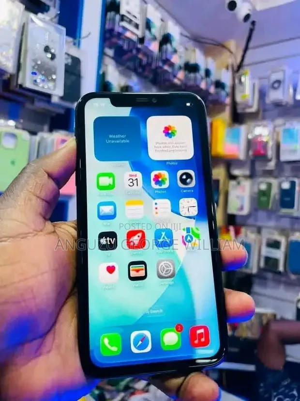 Apple iPhone 11 64GB Black - 1