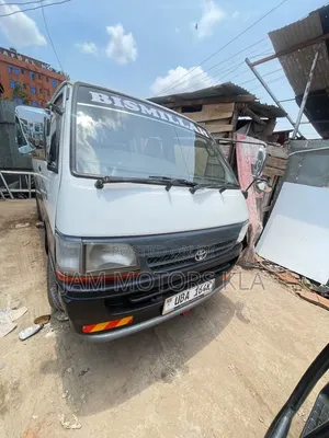 Toyota HiAce Commuter 2019