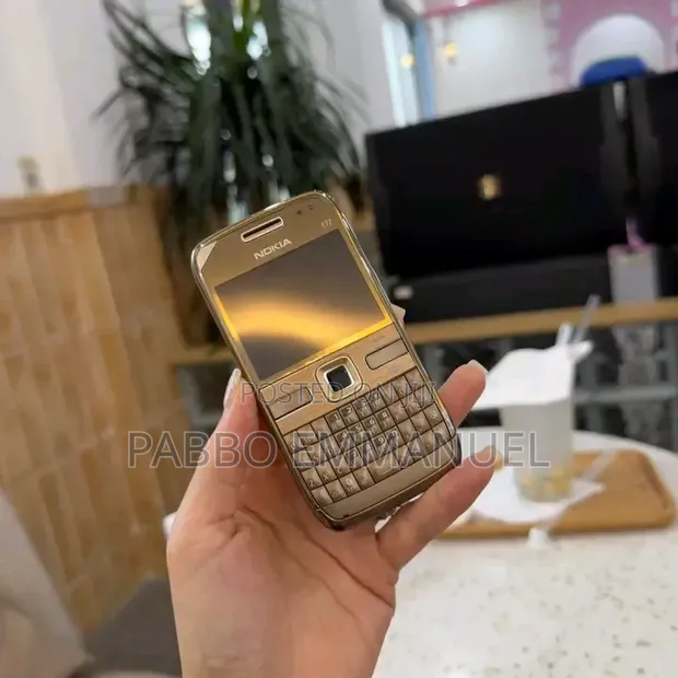 Nokia E72 Gold - 1