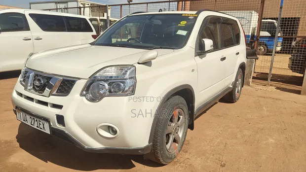 Nissan X-Trail 2012 White - 1