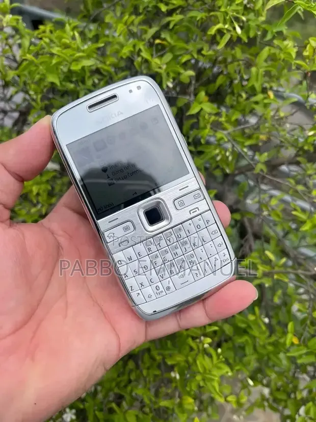 Nokia E72 Silver - 1
