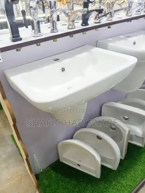 Basin with Short Pad and Accessories - Frencia - 1