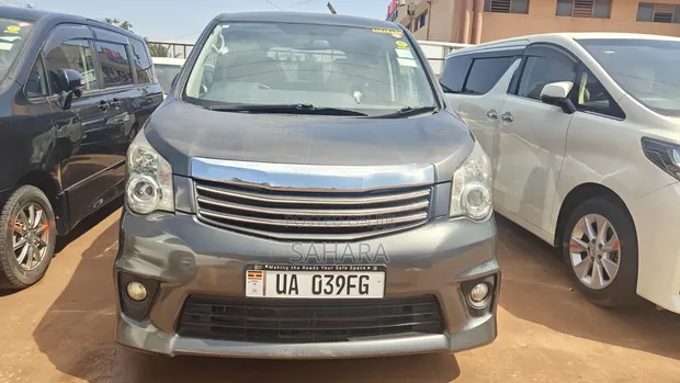 Toyota Noah 2011 Gray - 1