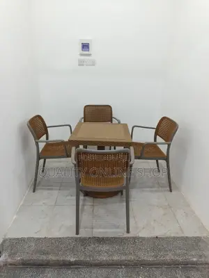 Canadian Restaurant Plastic Table and Chairs Set
