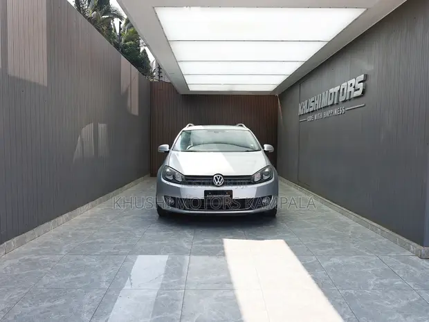 Volkswagen Golf 2011 Silver - 1
