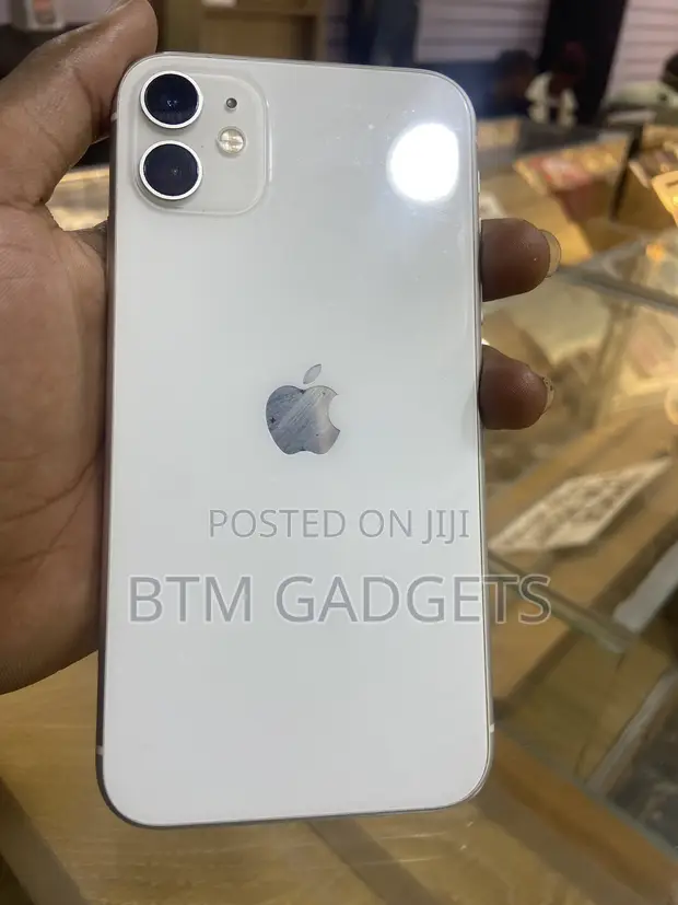 Apple iPhone 11 64GB White - 1