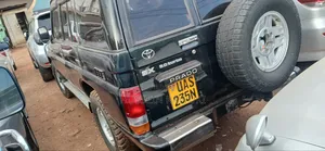 Toyota Land Cruiser Prado 2000 - Green