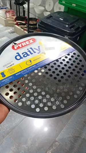 Vented Pizza Pan with Holes - Brand New