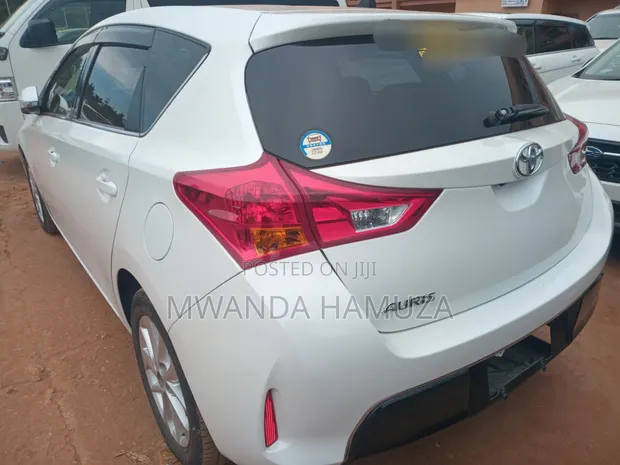 Toyota Auris 2013 White - 1