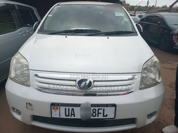 Toyota Raum 2011 White - 1