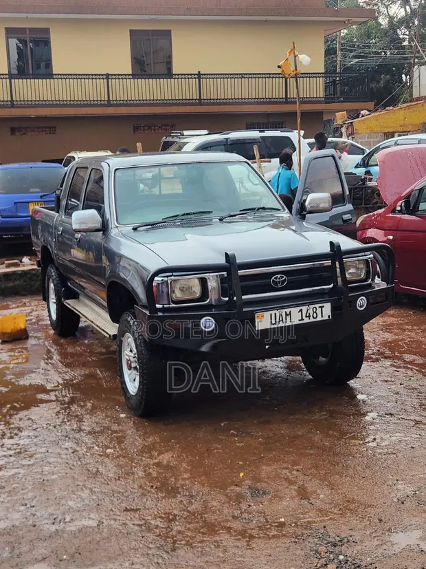 Toyota Hilux 1995 Gray - 1
