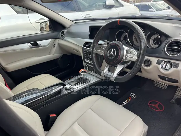 Mercedes-Benz C200 2010 Black - 1