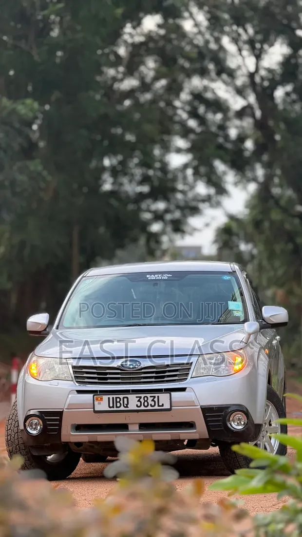 Subaru Forester 2.5X Automatic 2012 Silver - 1