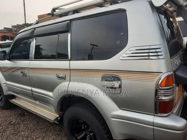 Toyota Land Cruiser Prado 1999 Silver - 1