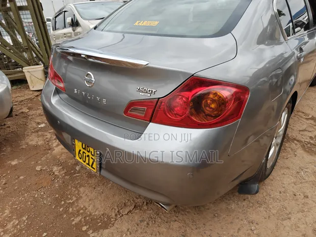 Nissan Skyline 2009 Gray - 1
