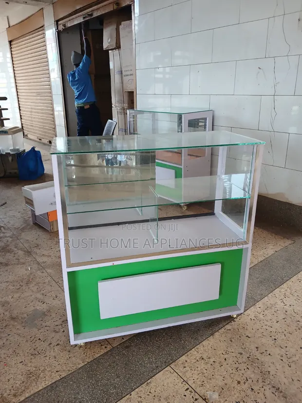 White & Green 3ft Display Counter - 1