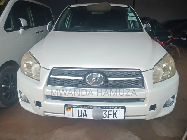 Toyota RAV4 2011 White - 1