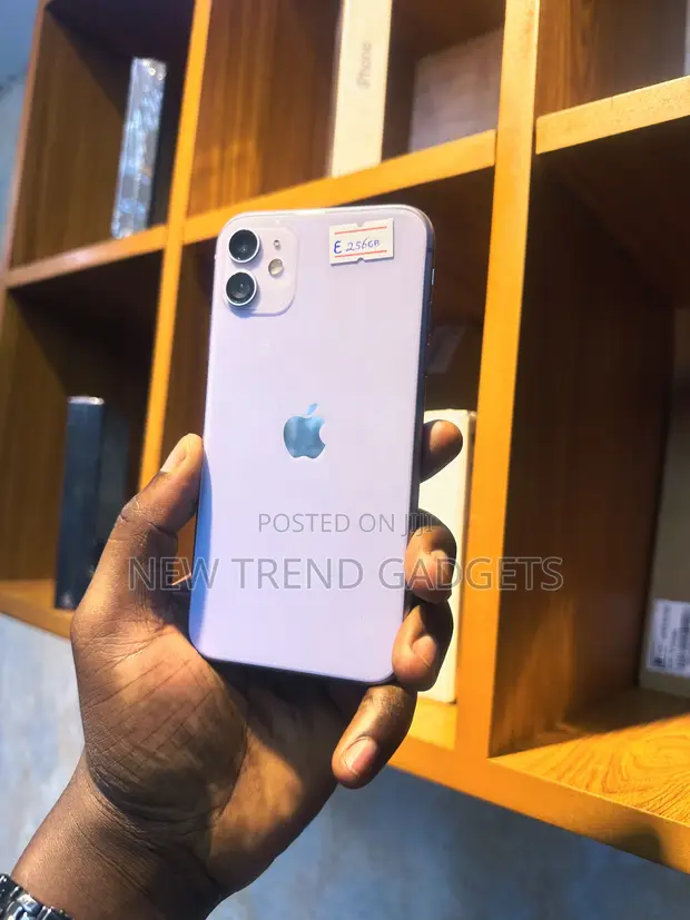 Apple iPhone 11 256GB Purple - 1