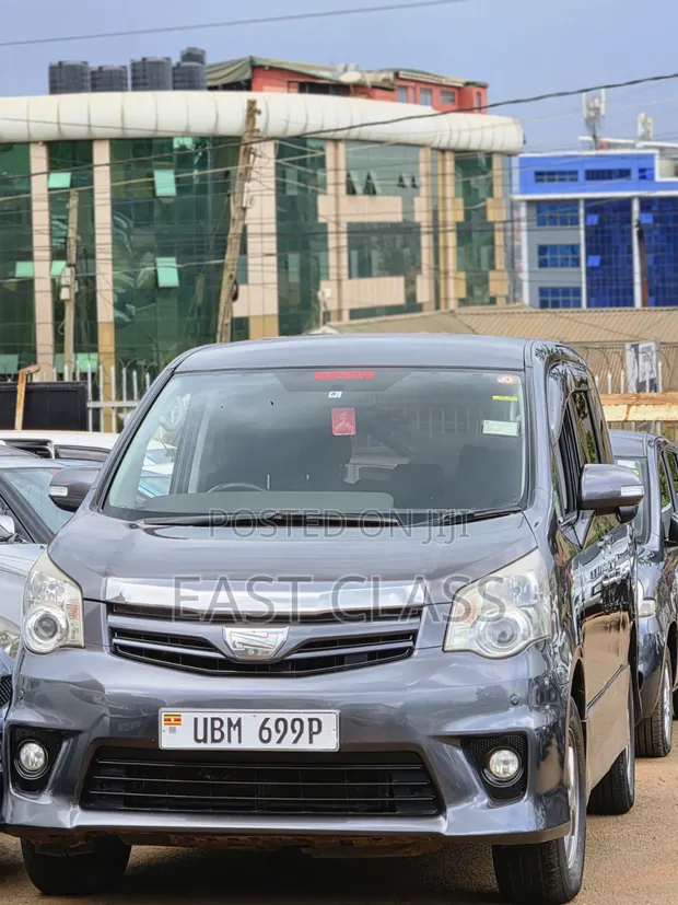 Toyota Noah 2010 Gray - 1
