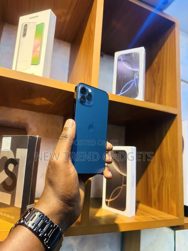 Apple iPhone 12 Pro 256GB Blue - 1