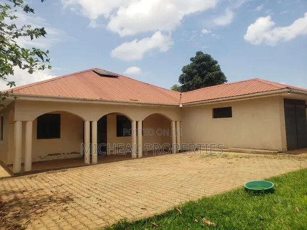 3 Bedroom House for Sale in Manyangwa, Wakiso - 1