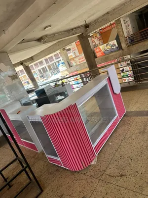 6 Ft Curved Display Counter - Brand New