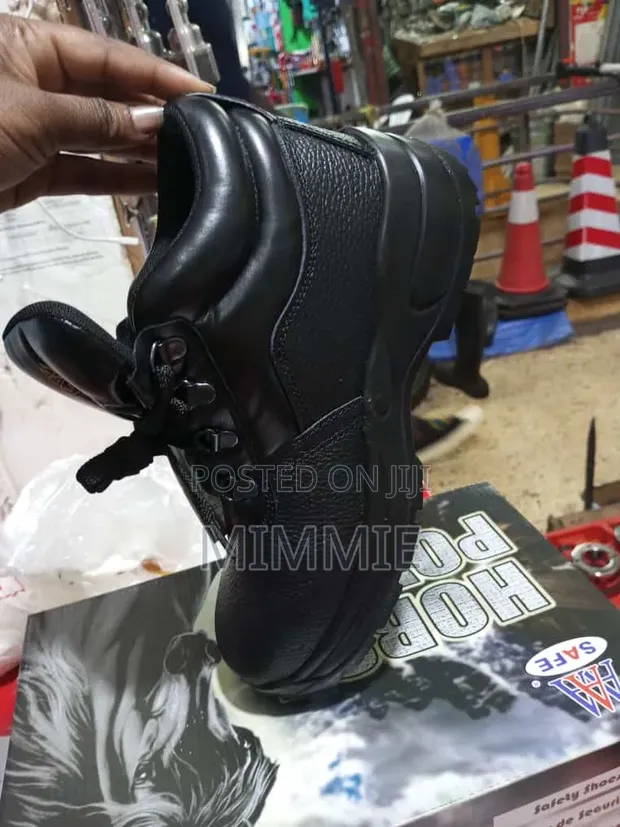 Red Horse Industrial Safety Boots (Oil Resistant) - 1