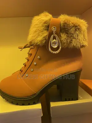 Women's Camel Faux-Fur Lace-Up Ankle Boots