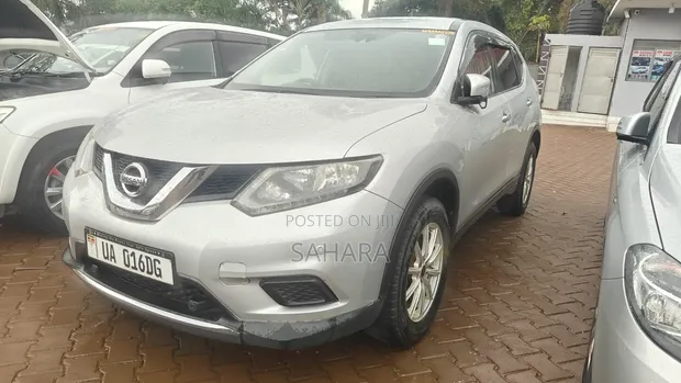 Nissan X-Trail 2016 Silver - 1