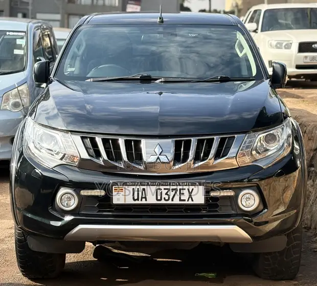 Mitsubishi L200 Double Cab 2.4 154hp 4WD 2019 Black - 1
