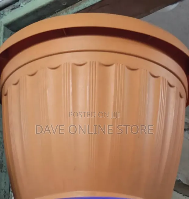 Round Plastic Planter Pot - 1