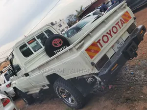 Toyota Land Cruiser 2016 White