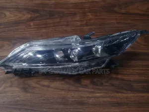 Headlights for Toyota Harrier Hybrid (2015-2017)
