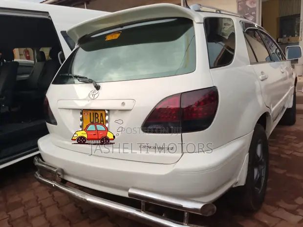 Toyota Harrier 1998 White - 1