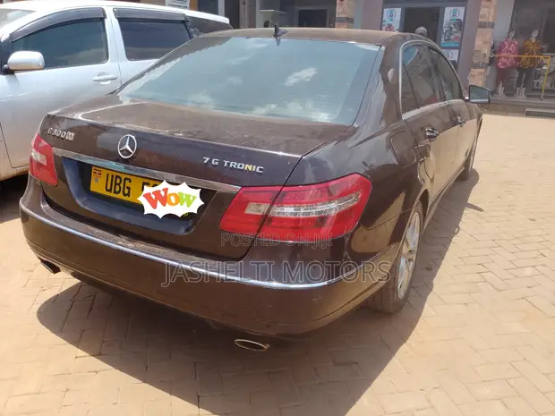 Mercedes-Benz C320 2010 Maroon - 1
