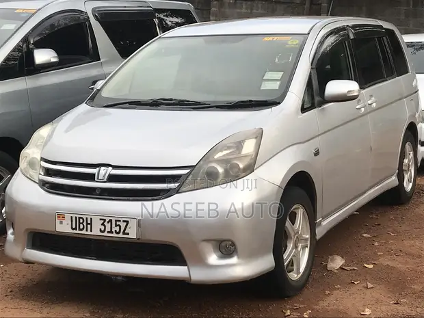 Toyota Isis 2008 Silver - 1