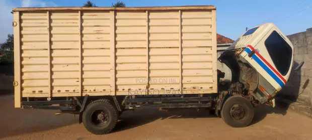 Mitsubishi Canter Box Truck - 2000 Model - 1