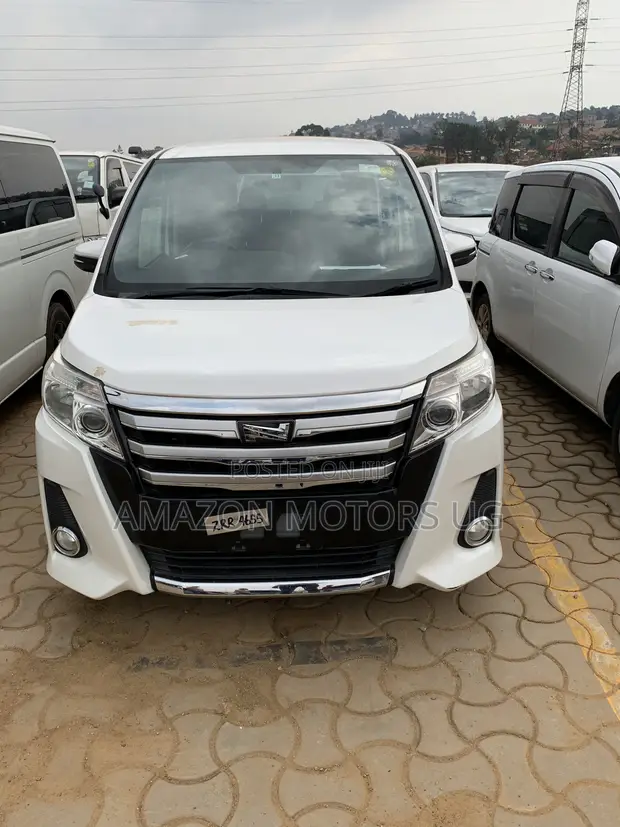 Toyota Noah 2.0 AWD (7 Seater) 2015 White - 1